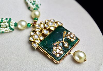Certified Natural Emerald 10ct Carved Natural Diamond 18k Gold Pearl Necklace