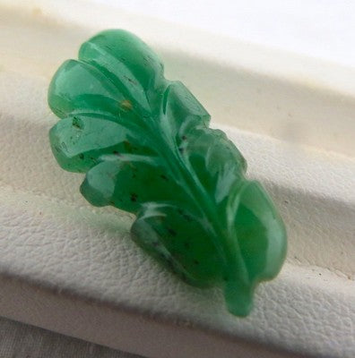 Certified 30mm 17 Carats Natural Emerald Carved Leaf Gemstone For Pendant