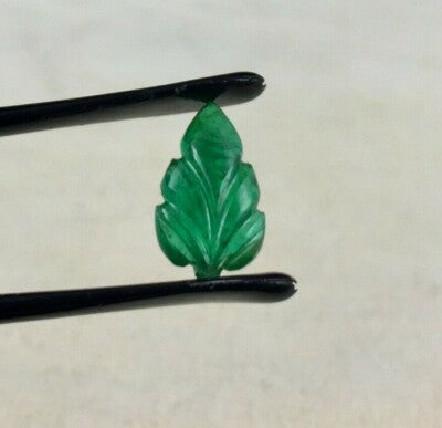 Natural Emerald 1.67 Ct Carved Leaf Gemstone For Ring Pendant Design