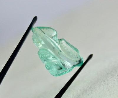 Natural Colombian Emerald 13.64 Ct Carved Leaves Gemstone Pendant