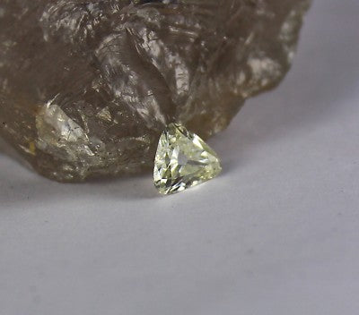 Certified Fancy Natural Diamond Trillion 1.29ct Cut Stone For Ring Pendant