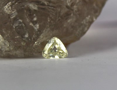 Certified Fancy Natural Diamond Trillion 1.29ct Cut Stone For Ring Pendant