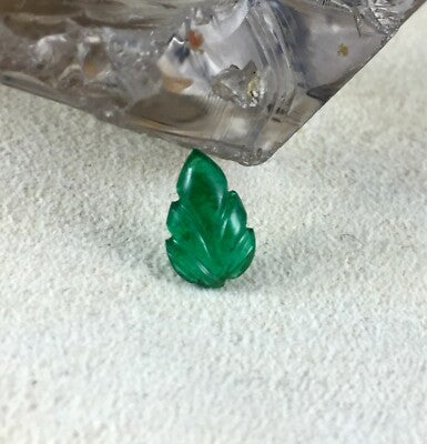 Natural Emerald 1.67 Ct Carved Leaf Gemstone For Ring Pendant Design