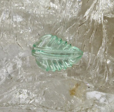 12x9 Mm Natural Colombian Emerald 2.47ct Carved Leaf Gemstone For Ring Pendant