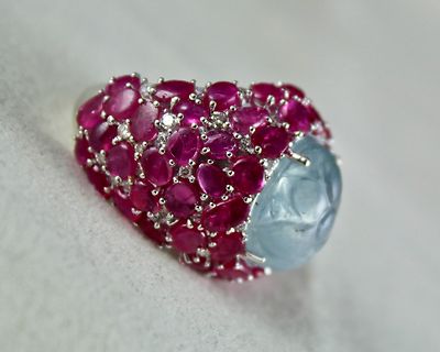 Certified Natural Blue Sapphire 18k Gold Party Ring With Carved Rubies Diamond