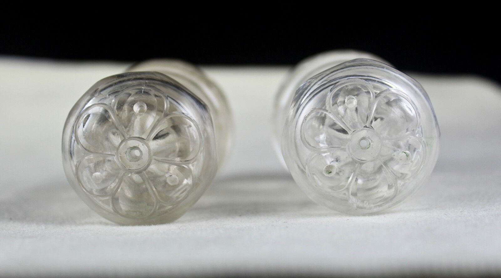HAND CARVED NATURAL ROCK CRYSTAL QUARTZ SALT PEPPER 1350 CARATS GEMSTONE BOTTLE