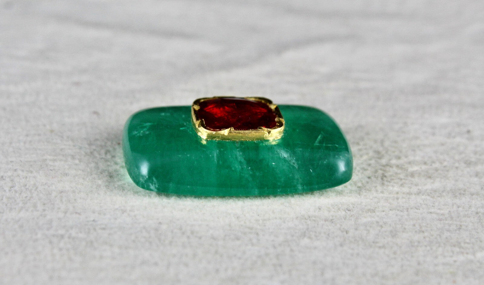 Certified Emerald 47.61 Ct Cabochon Red Spinel 18k Gold Gemstone Ring