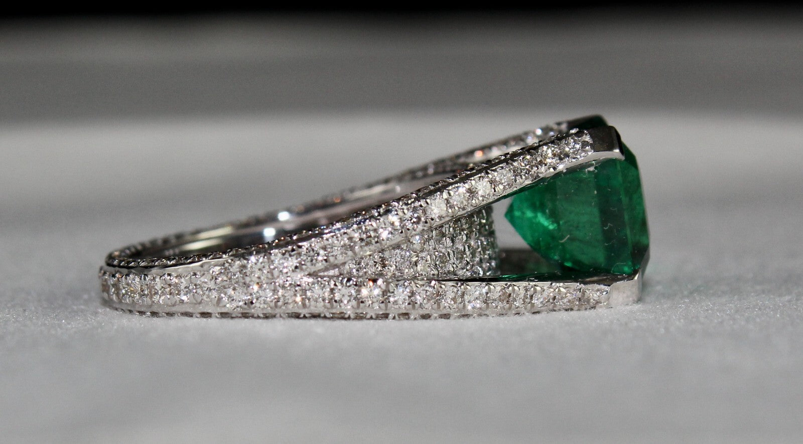 Certified Natural Emerald 4.95ct Square 18k Gold Natural Diamond Ring For Women