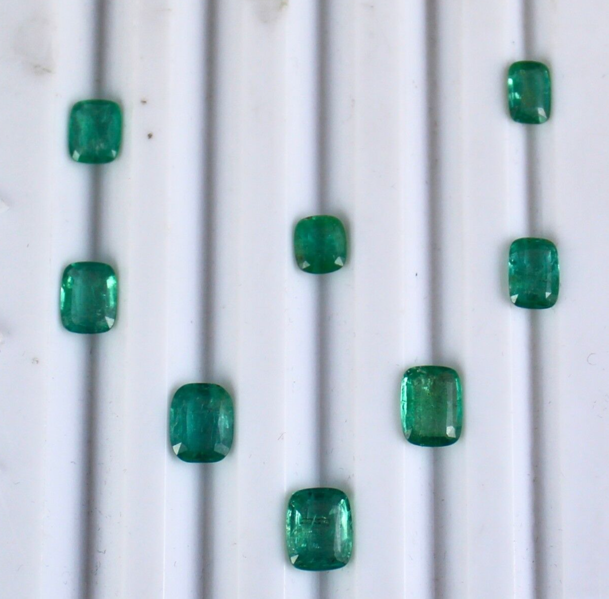 Certified 8pc Natural Emerald Cushion Cut Set 8.70 Ct Gemstone For Designing