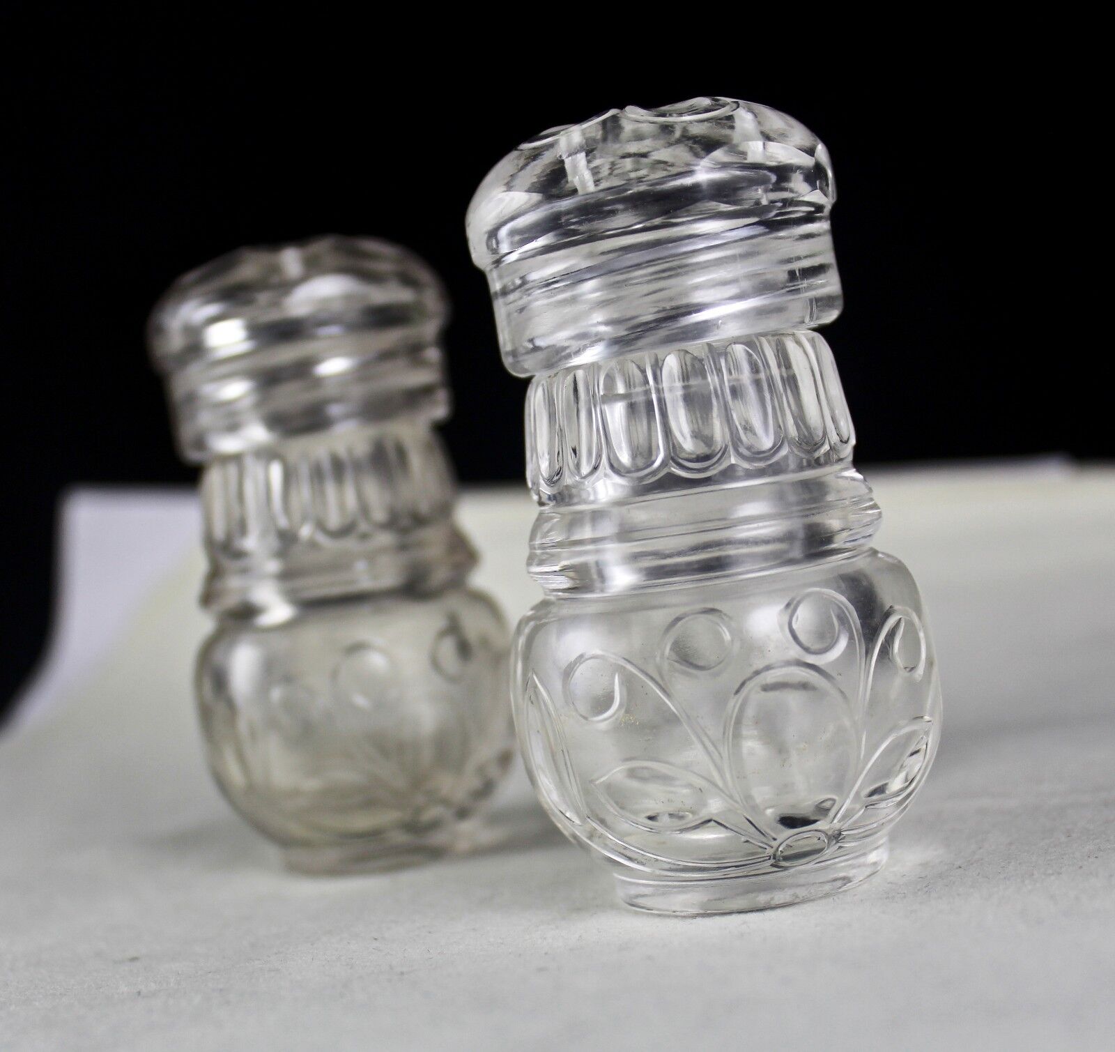 HAND CARVED NATURAL ROCK CRYSTAL QUARTZ SALT PEPPER 1350 CARATS GEMSTONE BOTTLE