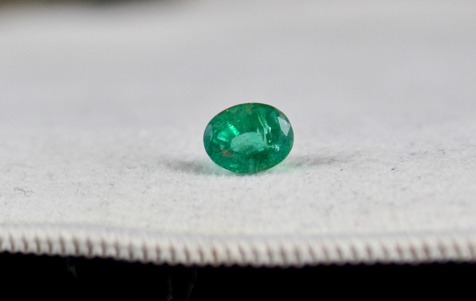 Certified Natural Emerald Oval 1.37 Ct Green Loose Gemstone For Ring Pendant