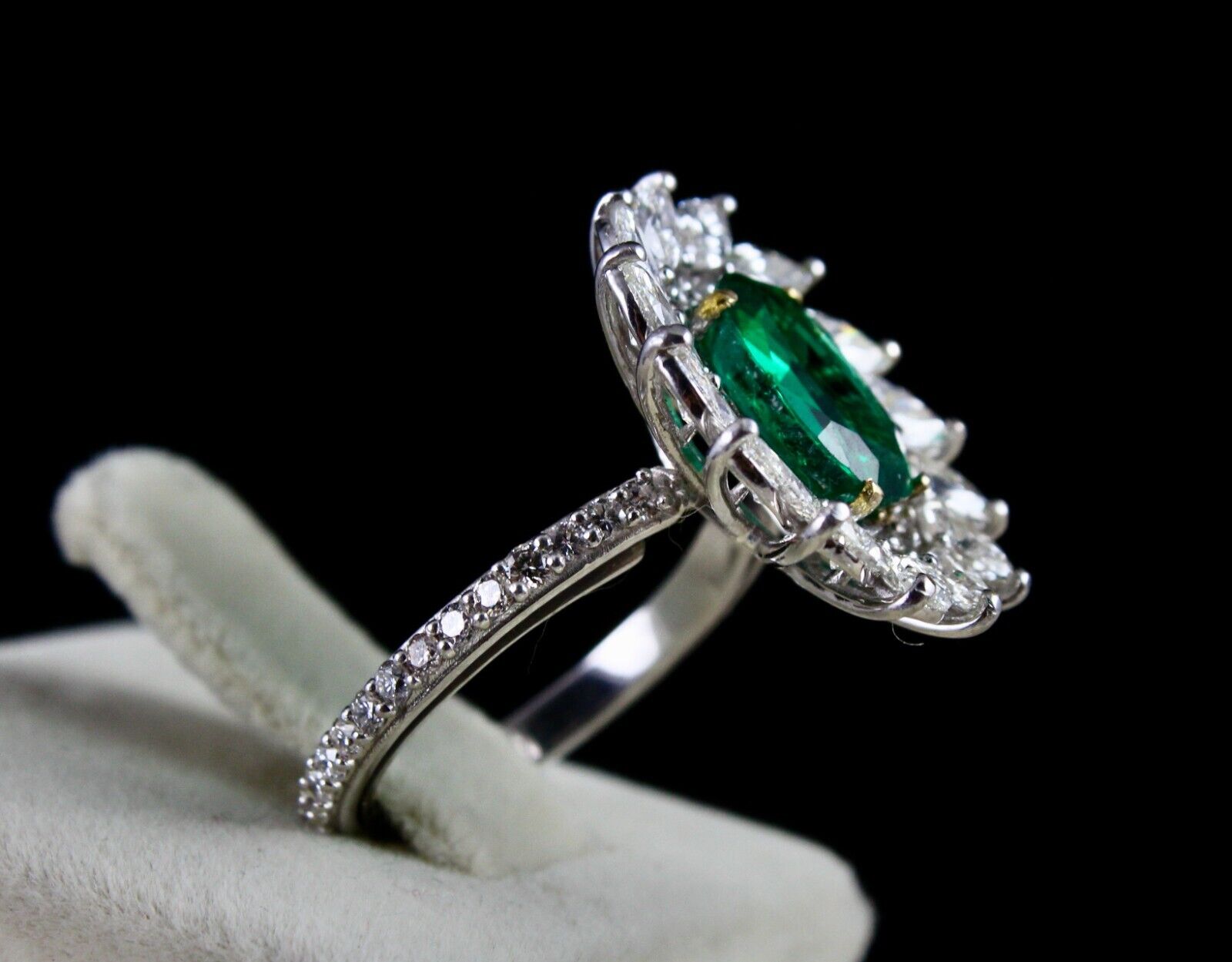 Top Natural Zambia Emerald Oval Marquise Diamond Cut 18K Gold Important Ring