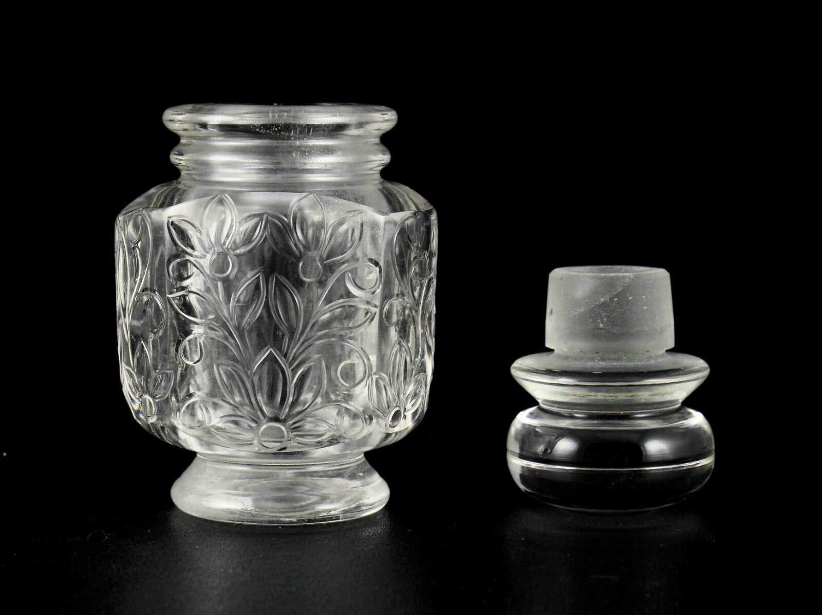 Certified Hand Carved Natural Rock Crystal Quartz 1655 Ct Perfume Bottle Decor