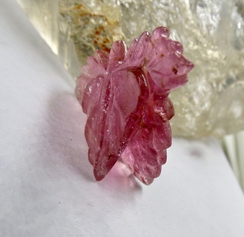 NATURAL PINK TOURMALINE CARVED LEAF 23.35 CARATS GEMSTONE PENDANT BROOCH DESIGN