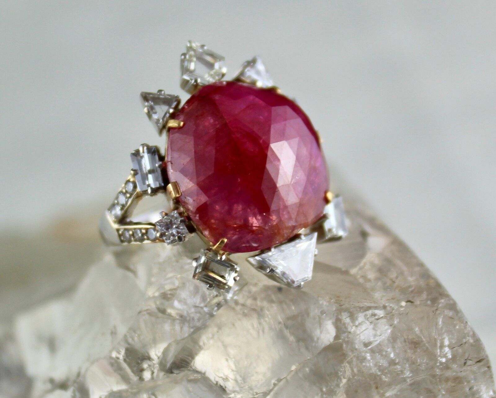 OLD ESTATE UNHEATED BURMESE RUBY CABOCHON FANCY DIAMOND 18K GOLD STATEMENT RING