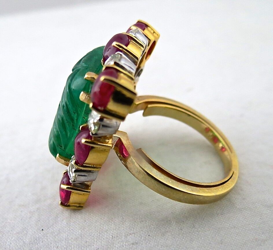 NATURAL ZAMBIAN EMERALD CARVED BURMA RUBY CABOCHON DIAMOND 18K GOLD CLASSIC RING