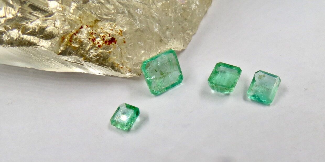 OLD COLOMBIAN EMERALD OCTAGON CUT 4 PCS 5.79 CTS GEMSTONE EARRING RING PENDANT