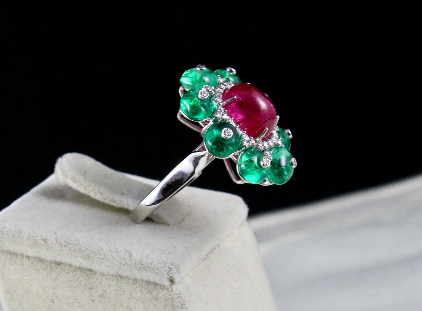 NATURAL NO HEAT BURMESE RUBY CABOCHON EMERALD DIAMOND 18 K GOLD IMPORTANT RING