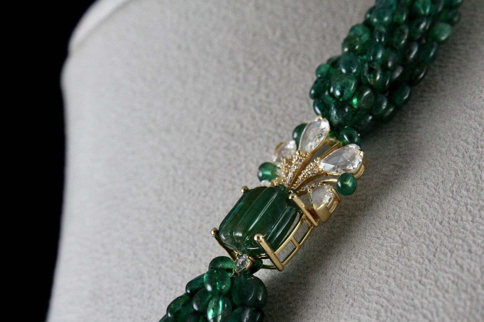 Certified Vintage Natural Emerald 673ct Beaded Natural Diamond 18k Gold Necklace
