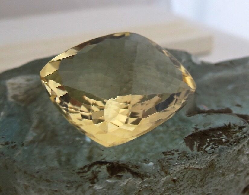 NATURAL YELLOW CITRINE CUSHION 31 CARATS GEMSTONE FOR RING PENDANT