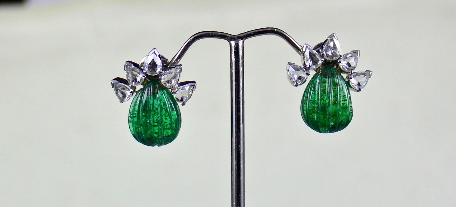 FINEST NATURAL EMERALD PEAR CARVED ROSE CUT DIAMOND 18K GOLD PENDANT EARRING SET