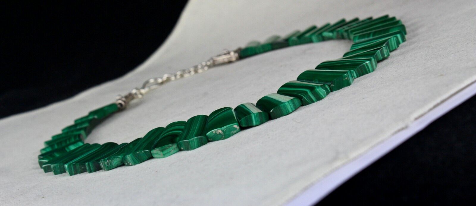 Natural Green Malachite Flat Cut 584 Ct Fine Gemstone Semi Precious Necklace