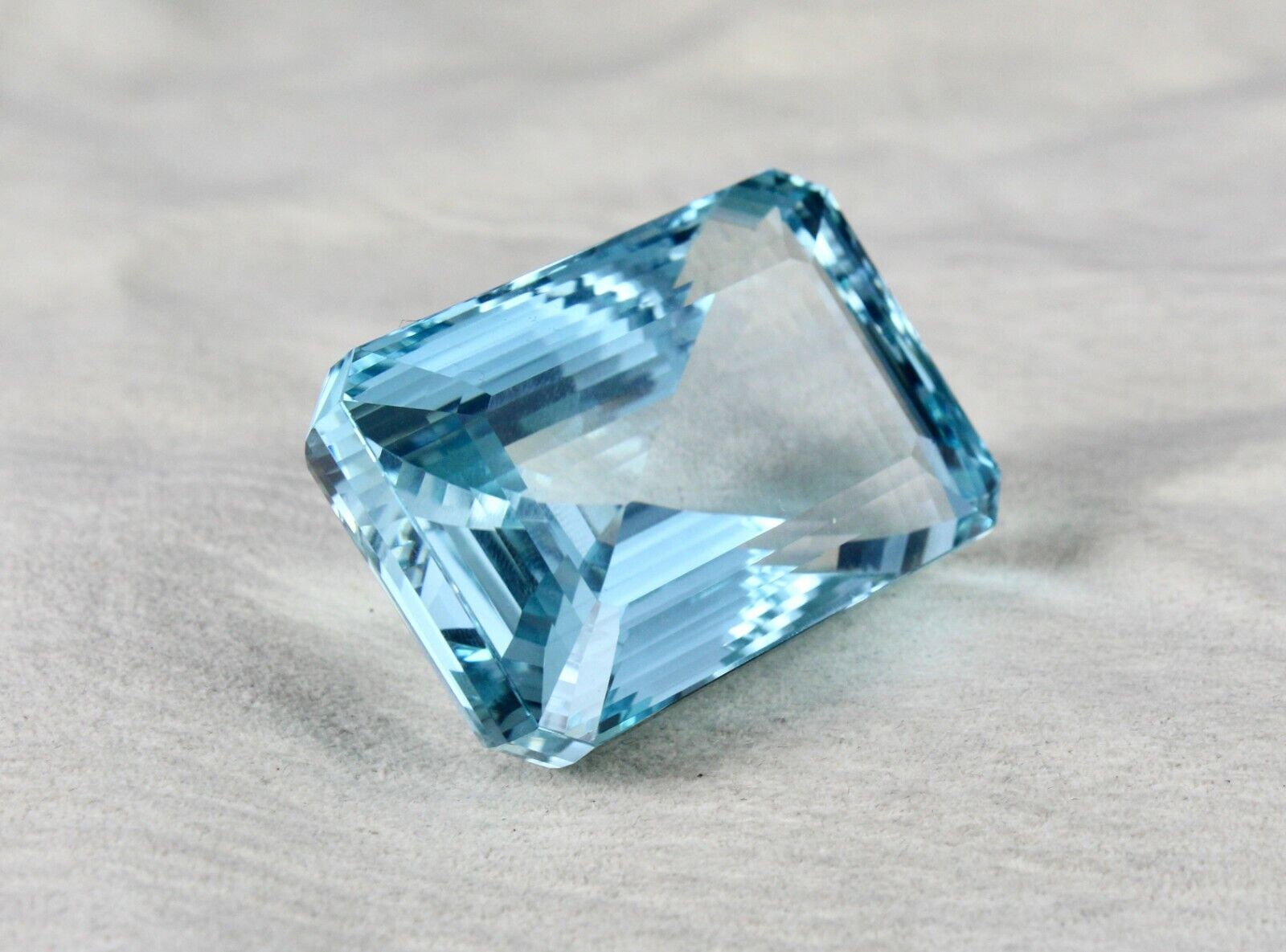 SKY BLUE TOPAZ OCTAGON CUT 382 CTS 47X30 MM SEMI PRECIOUS GEMSTONE PENDANT
