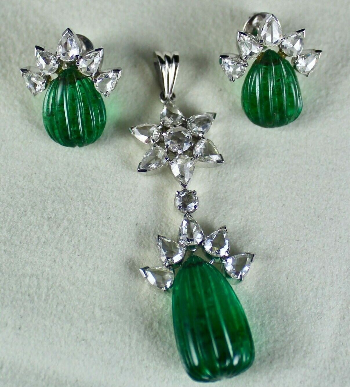 FINEST NATURAL EMERALD PEAR CARVED ROSE CUT DIAMOND 18K GOLD PENDANT EARRING SET