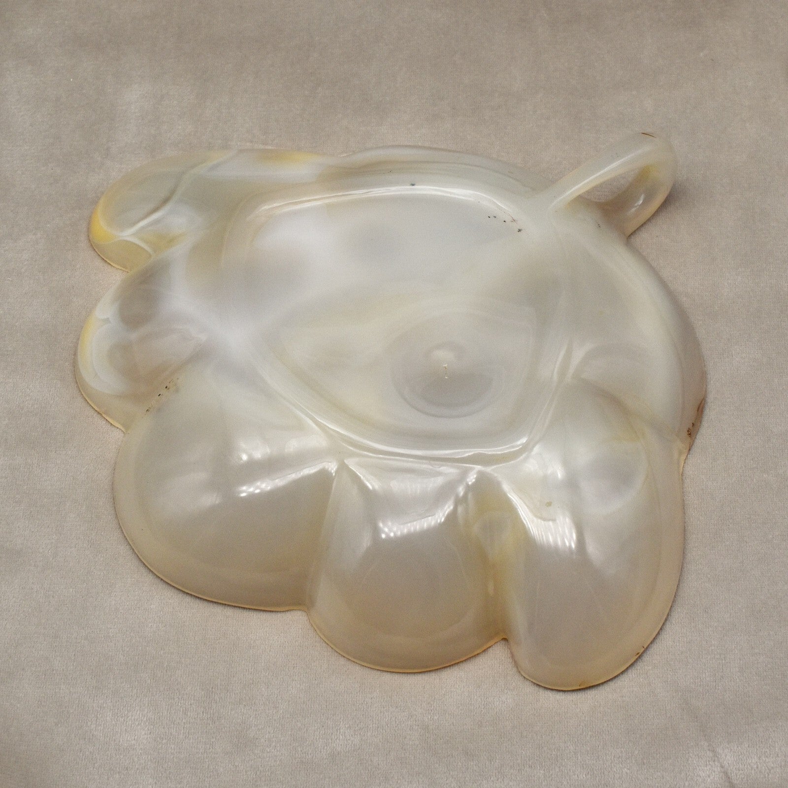 Certified Handcrafted Chalcedony 2928 Ct Agate Carv Leaf Gemstone Bowl Decor