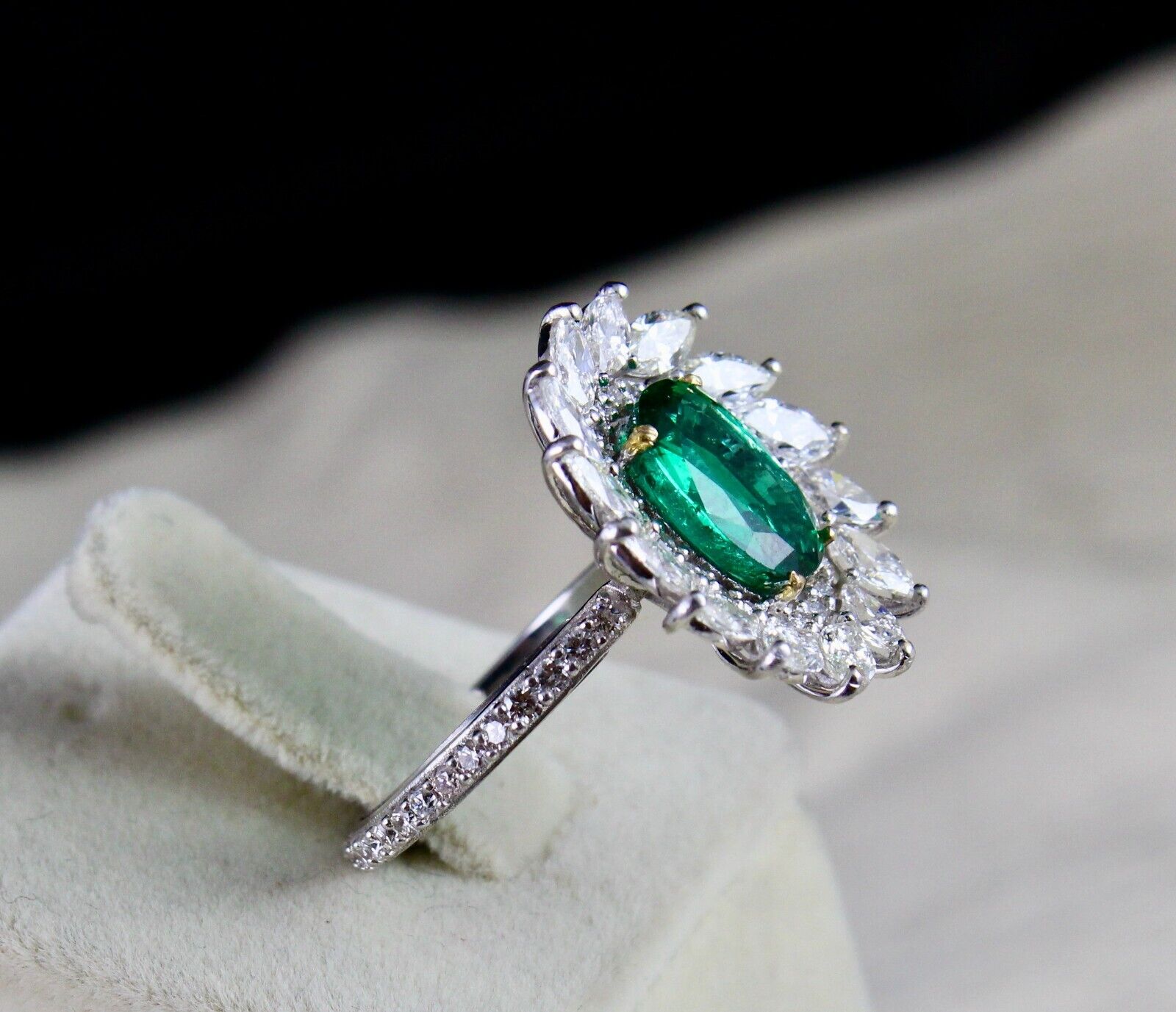 Top Natural Zambia Emerald Oval Marquise Diamond Cut 18K Gold Important Ring