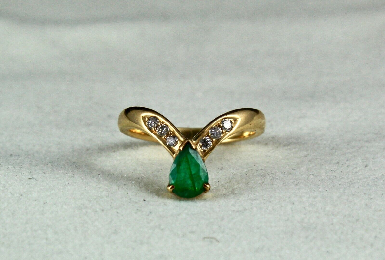 Vintage Natural Emerald Pear Cut Round Diamond 18K Yellow Gold Ladies Ring