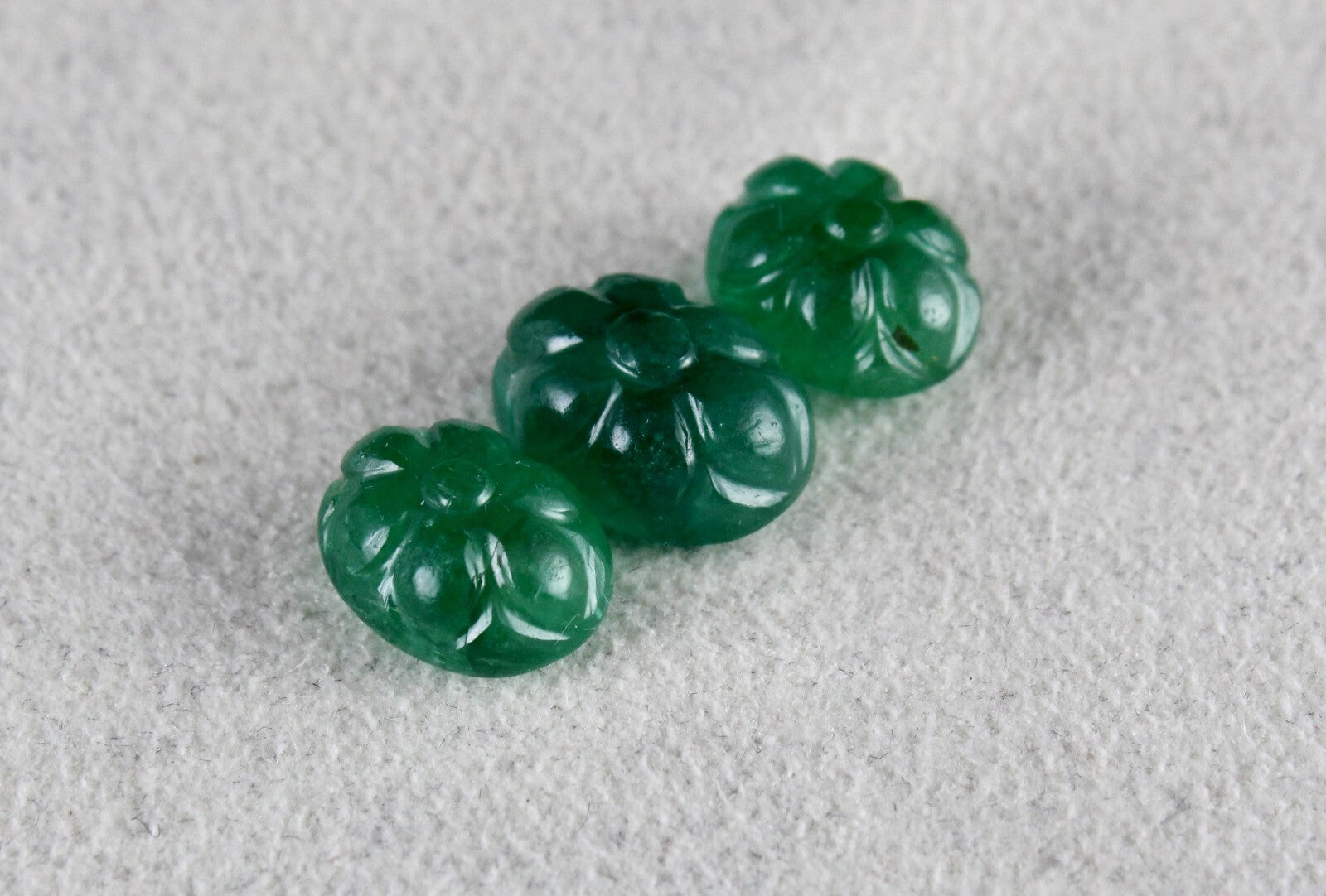 Certified Natural Zambia Emerald Carved 11.72 Ct Cabochon Gemstone For Ring