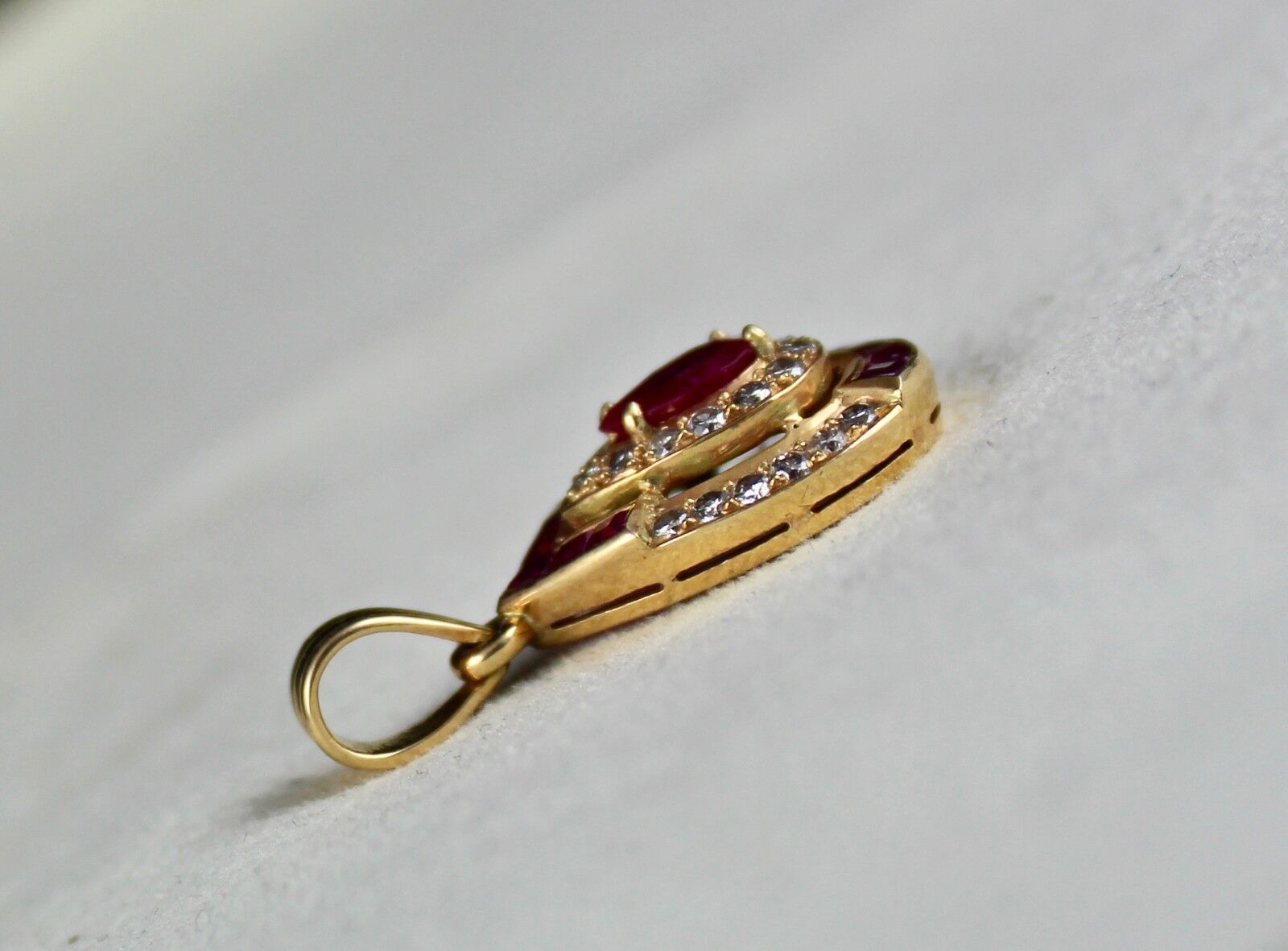 OLD EXCLUSIVE NATURAL HEATED RUBY PEAR CUT DIAMOND PENDANT IN 18K YELLOW GOLD