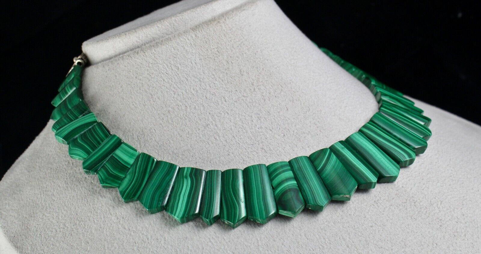 Natural Green Malachite Flat Cut 584 Ct Fine Gemstone Semi Precious Necklace