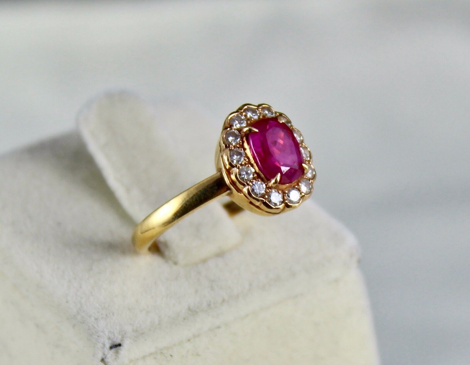 NATURAL HEATED RUBY OVAL 1.55 CTS GEMSTONE DIAMOND CUT LADIES RING IN 18K GOLD