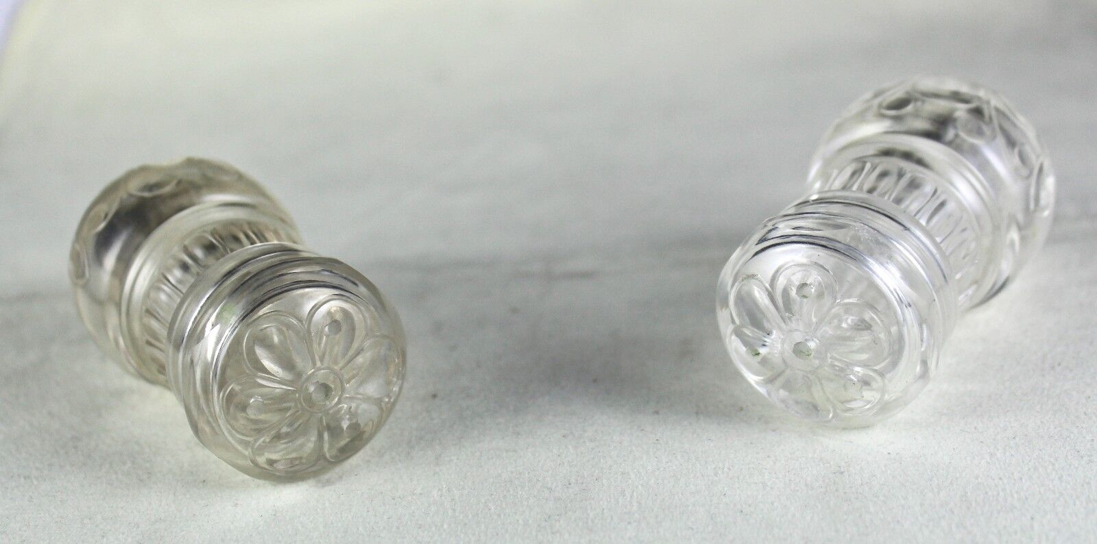 HAND CARVED NATURAL ROCK CRYSTAL QUARTZ SALT PEPPER 1350 CARATS GEMSTONE BOTTLE