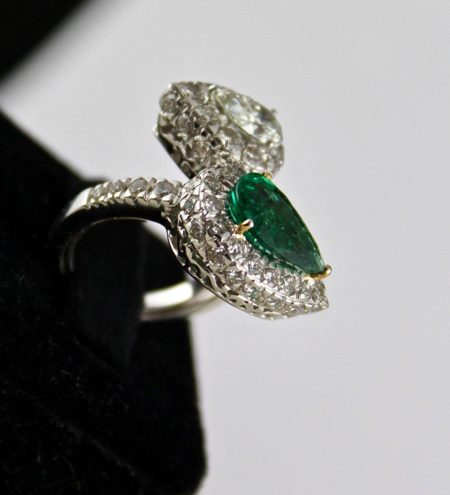 Certified 2.80 Ct Natural Emerald Pear 1.04 Ct Diamond 18k Gold Ring
