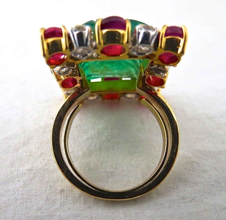 NATURAL ZAMBIAN EMERALD CARVED BURMA RUBY CABOCHON DIAMOND 18K GOLD CLASSIC RING
