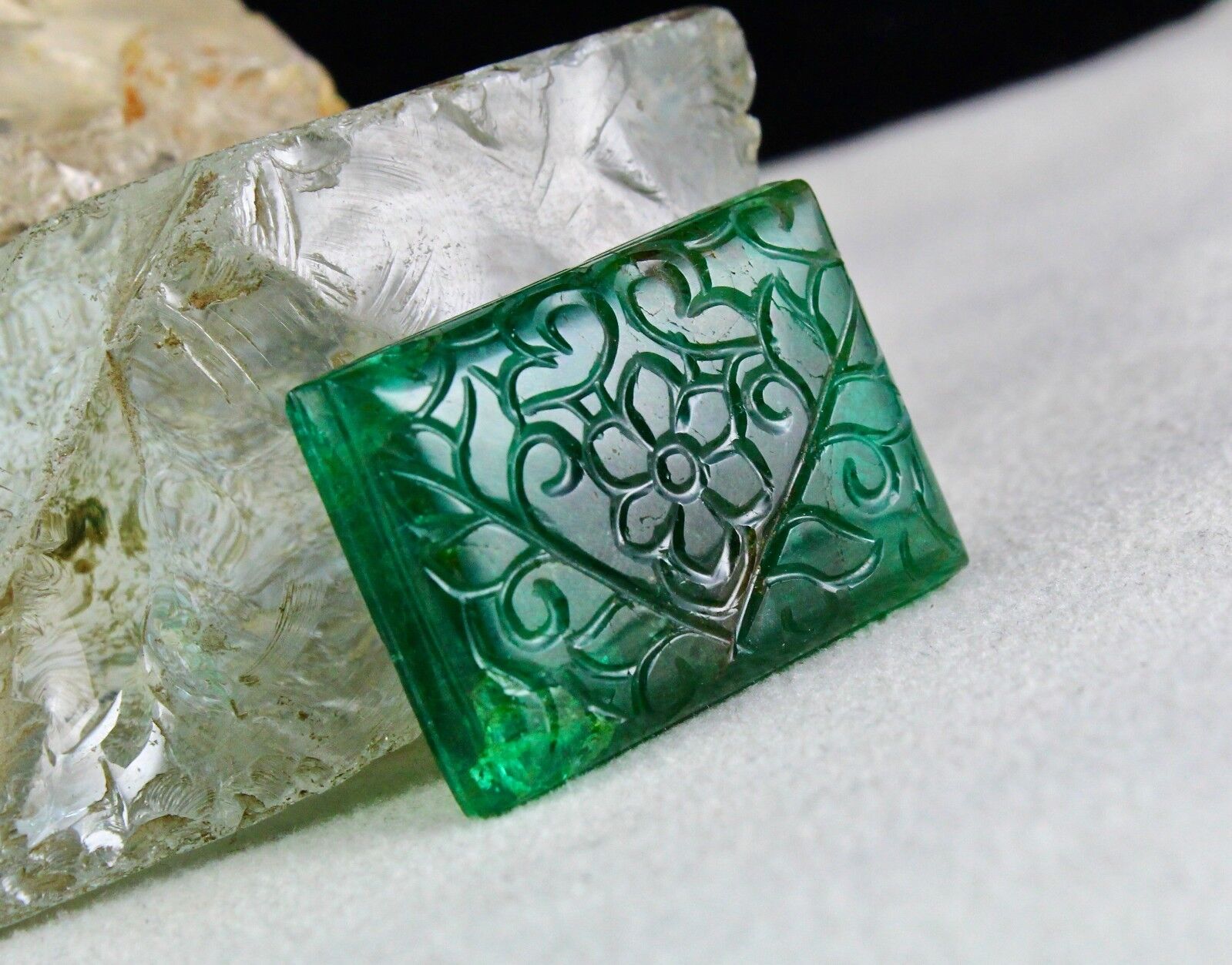 Natural Zambia Emerald Cabochon Flat Diamond 22K Gold Old Indian Antique Pendant