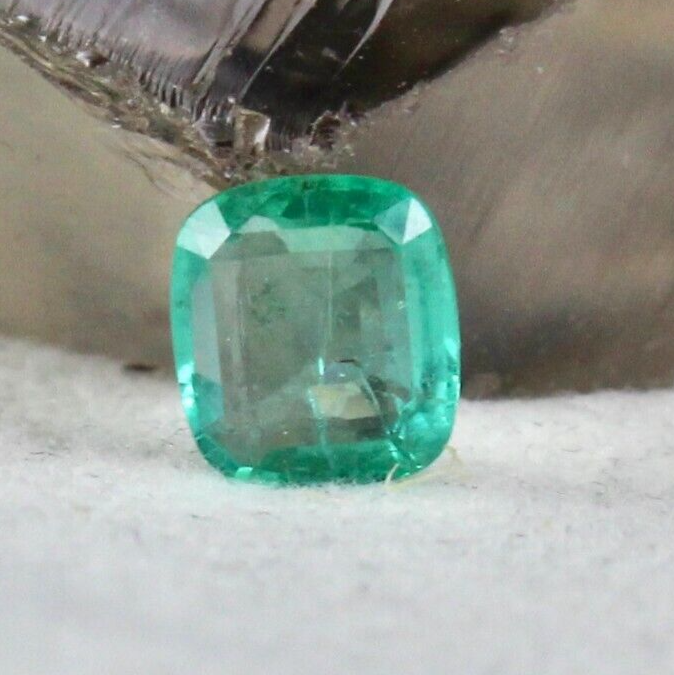 Emerald 7x7mm Cushion Cut 1.13 Ct Loose Gemstone Ring Pendant Design