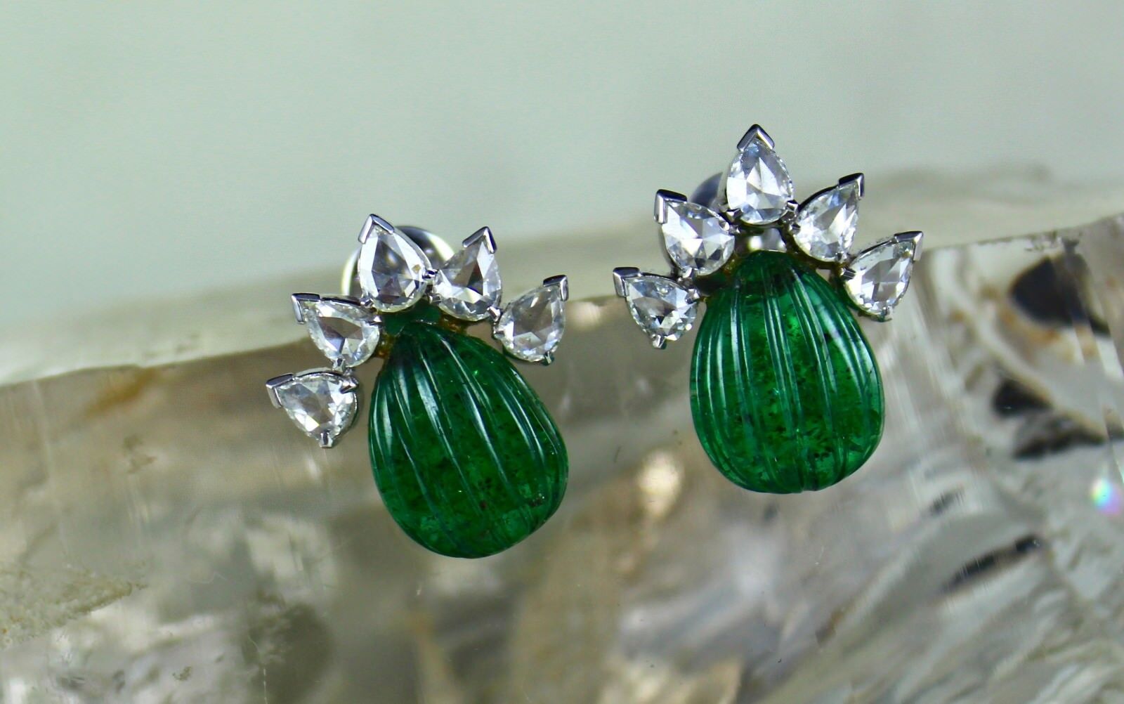 FINEST NATURAL EMERALD PEAR CARVED ROSE CUT DIAMOND 18K GOLD PENDANT EARRING SET