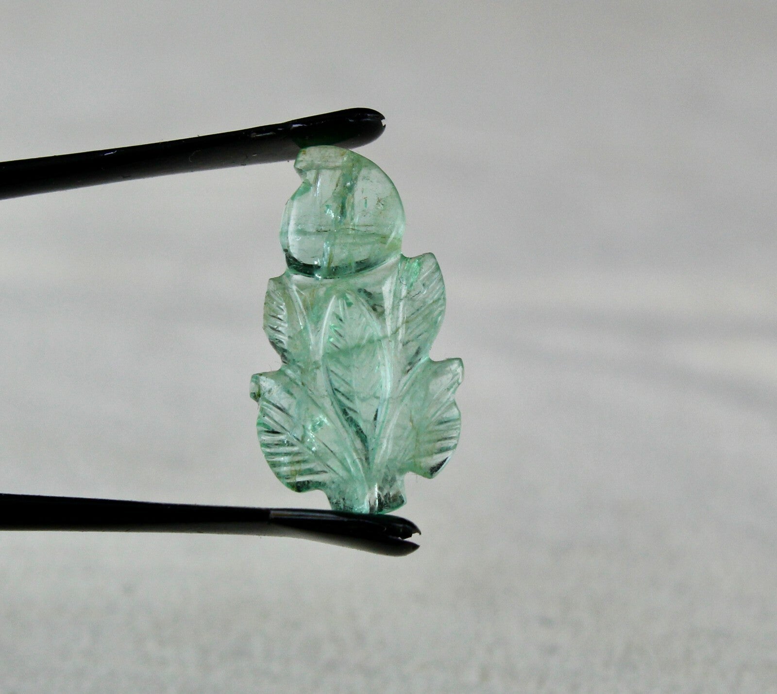 Natural Colombian Emerald Leaf 4.74ct Gemstone For Pendant Ring