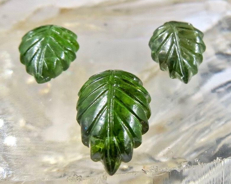 Natural Green Tourmaline Carved Leaves Loose Gemstone 18.30 Ct Earring Pendant