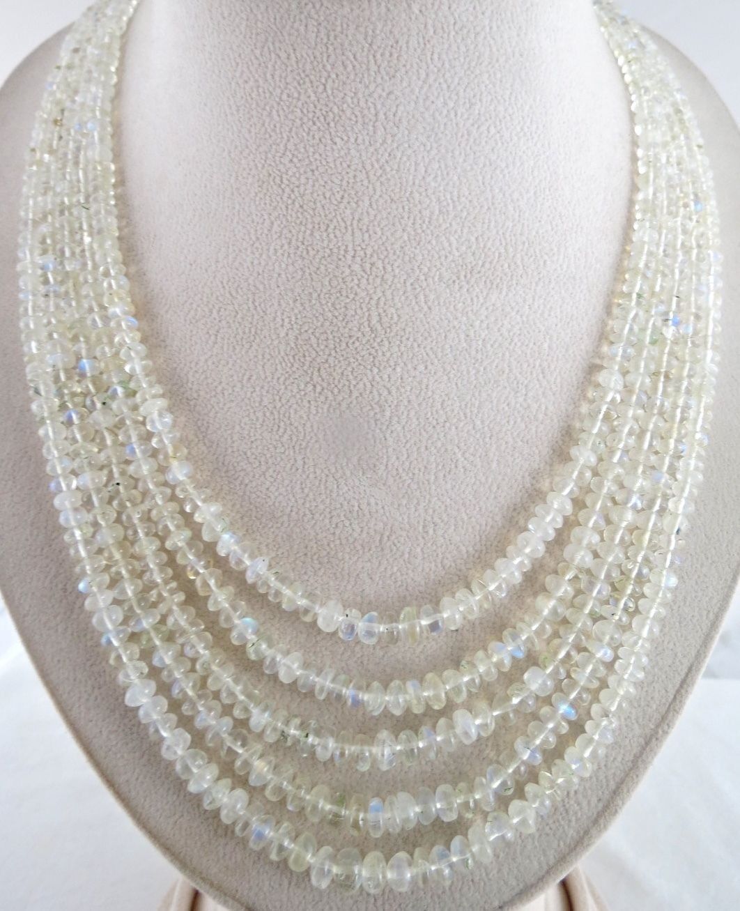 NATURAL RAINBOW MOONSTONE BEADS ROUND 626 CTS GEMSTONE NECKLACE WITH SILVER HOOK