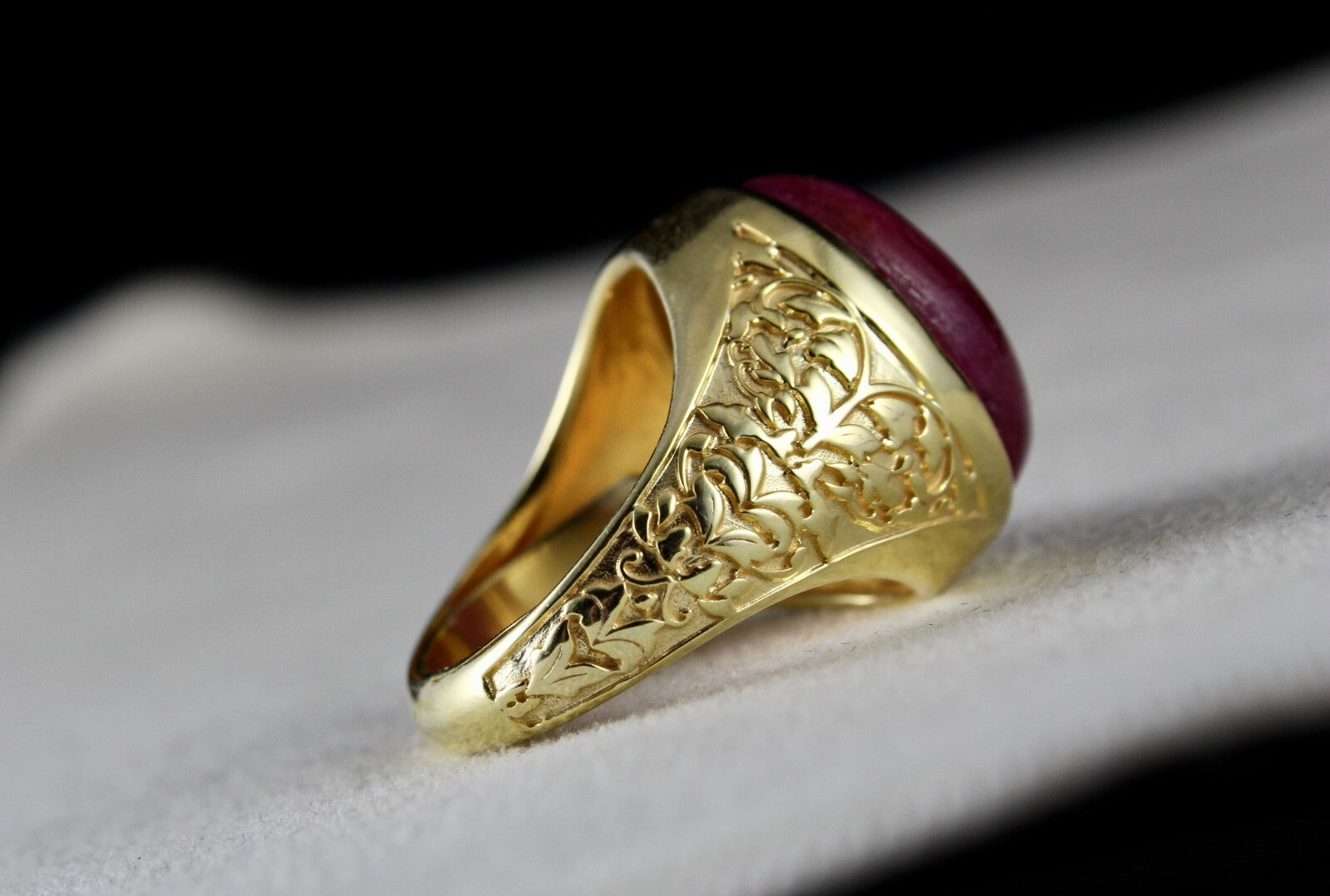 Big Red Natural Ruby 77.3ct Cabochon Engraved 925 Silver Gold Plated Ring