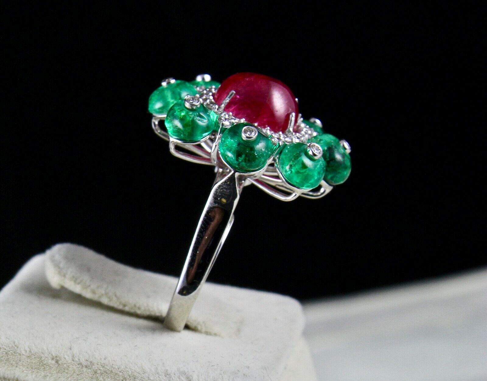 NATURAL NO HEAT BURMESE RUBY CABOCHON EMERALD DIAMOND 18 K GOLD IMPORTANT RING