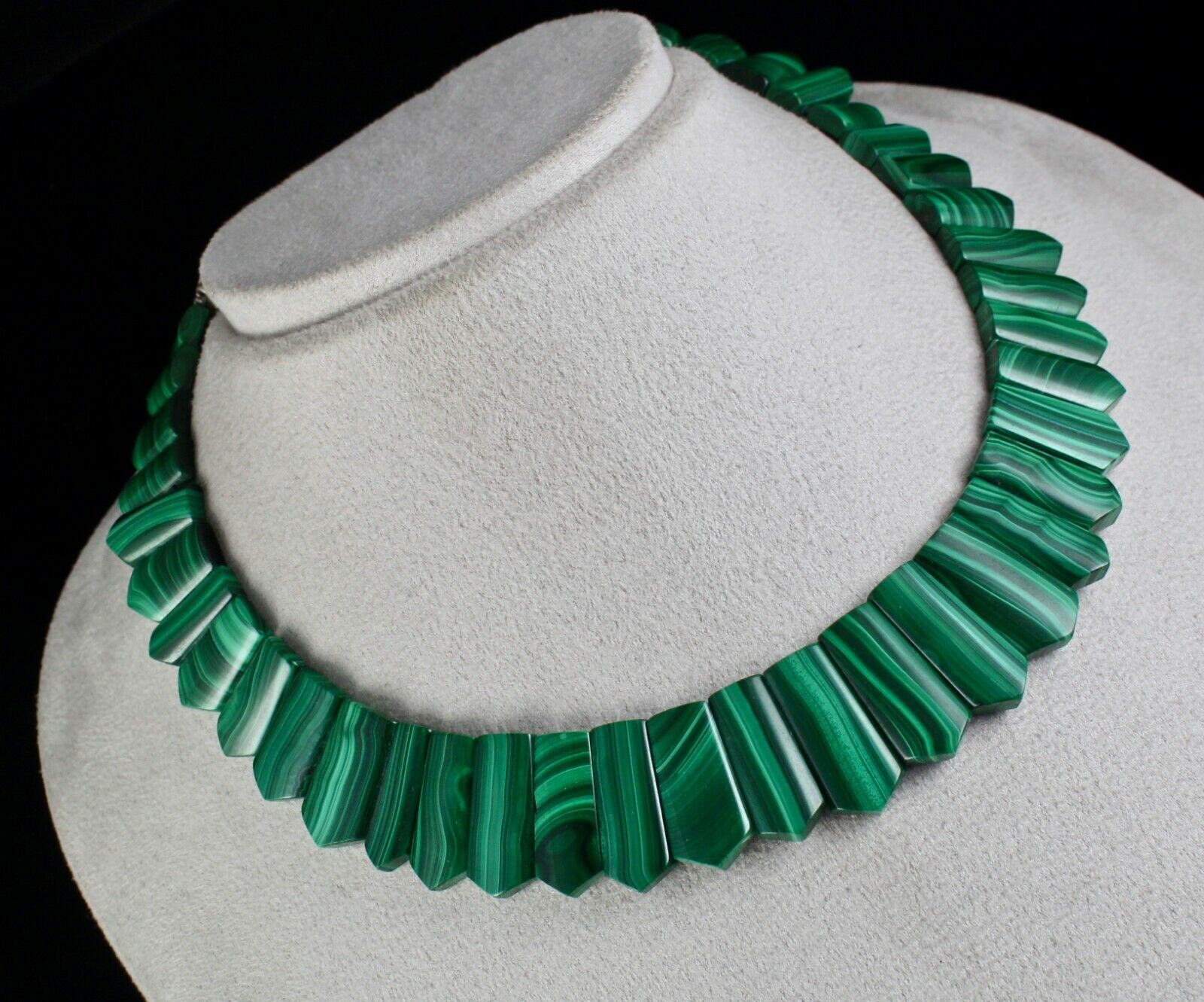 Natural Green Malachite Flat Cut 584 Ct Fine Gemstone Semi Precious Necklace