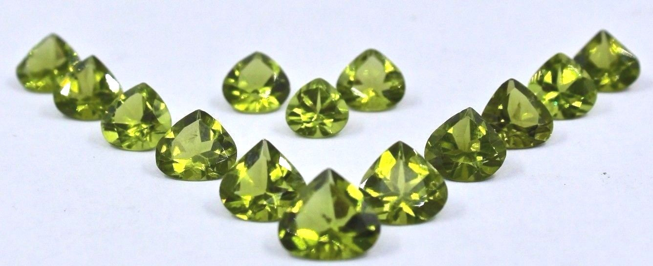 Natural Green Peridot Triangle Cut 25.45ct 14 Pcs Gemstone Set For Designing