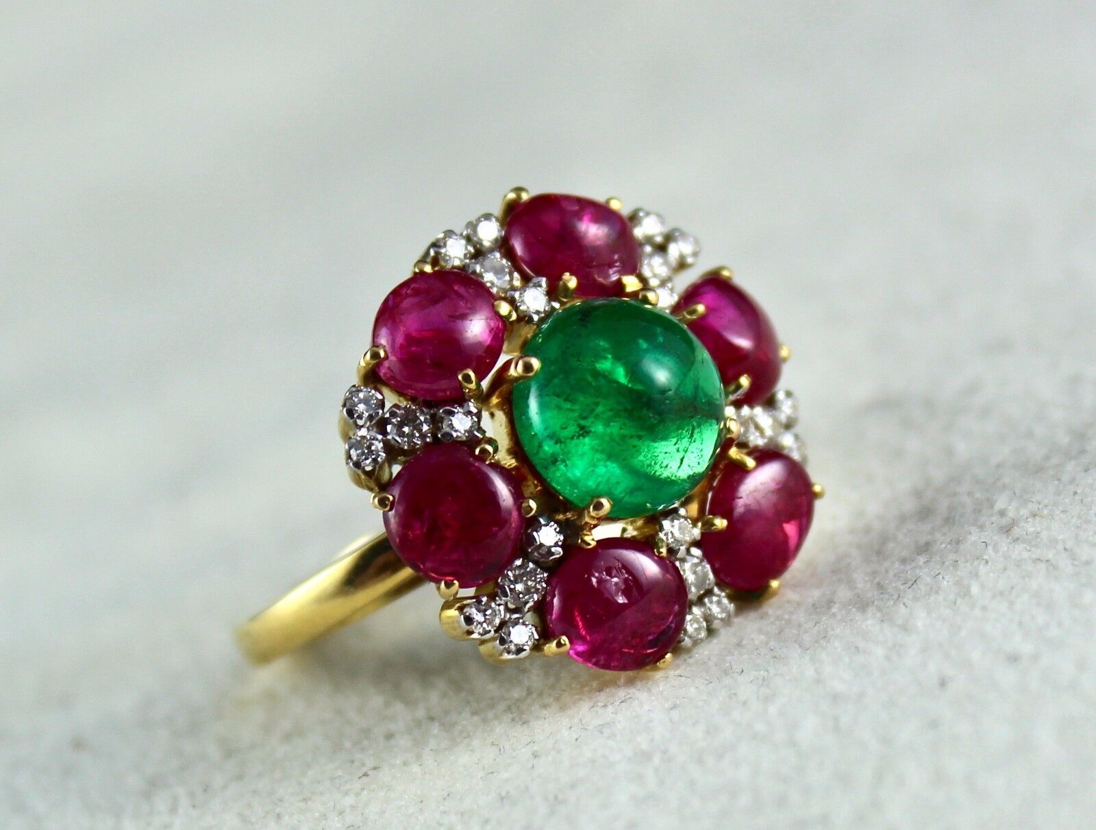 NATURAL ZAMBIAN EMERALD ROUND BURMA RUBY CABOCHON DIAMOND 18K GOLD LADIES RING