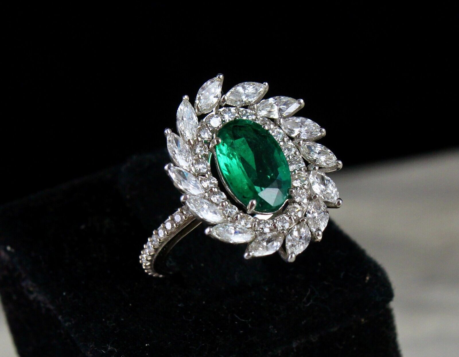 Top Natural Zambia Emerald Oval Marquise Diamond Cut 18K Gold Important Ring